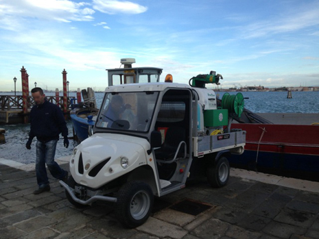 Transport des Elektrotransporters nach Venedig